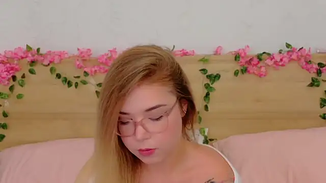 Lilith Bonheur online show from 11.24.25