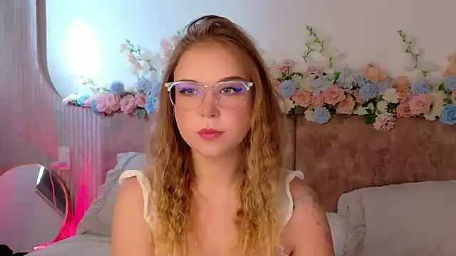 Lilith Bonheur online show from 04.30.26