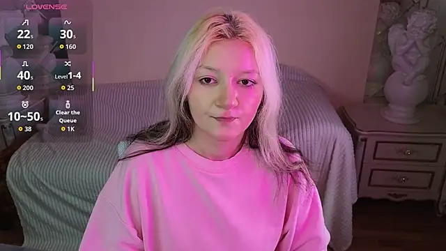 JuicyLullu online show from 12.02.25