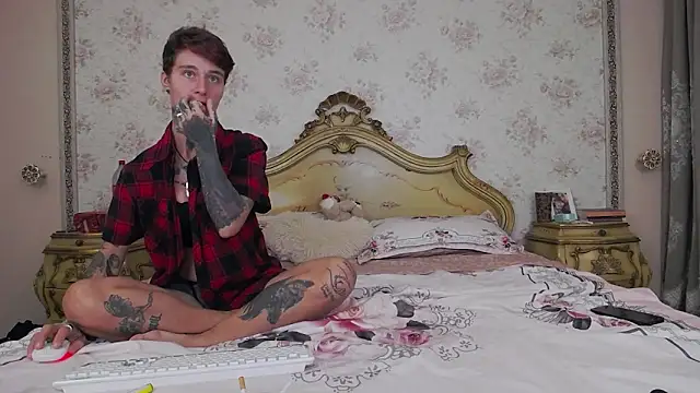 Snapshot of UnholyAngels chatting on 10.13.25 UnholyAngels online show from 10.13.25