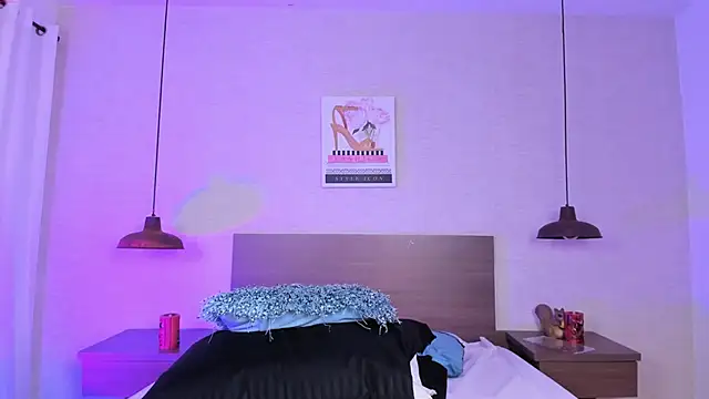 Snapshot of cloehill_ chatting on 11.19.25 cloehill online show from 11.19.25