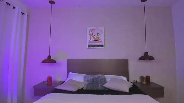 Snapshot of cloehill_ chatting on 12.15.25 cloehill online show from 12.15.25