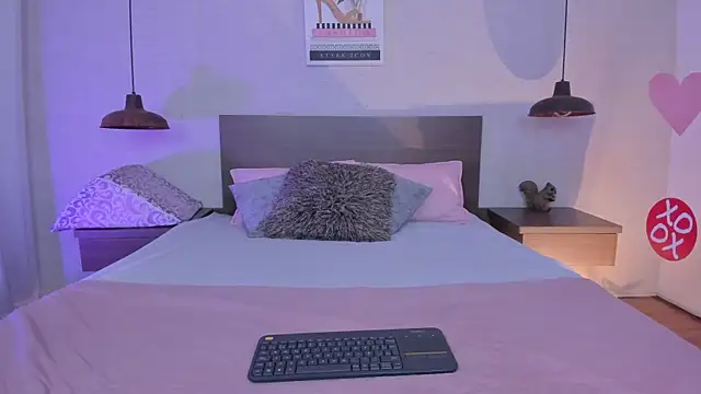 Snapshot of cloehill_ chatting on 03.03.26 cloehill online show from 03.03.26