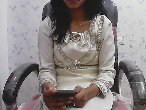 short girl  online show from 04.10.26