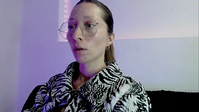 Snapshot of Nia_Diaz chatting on 10.01.25 Nia Diaz online show from 10.01.25