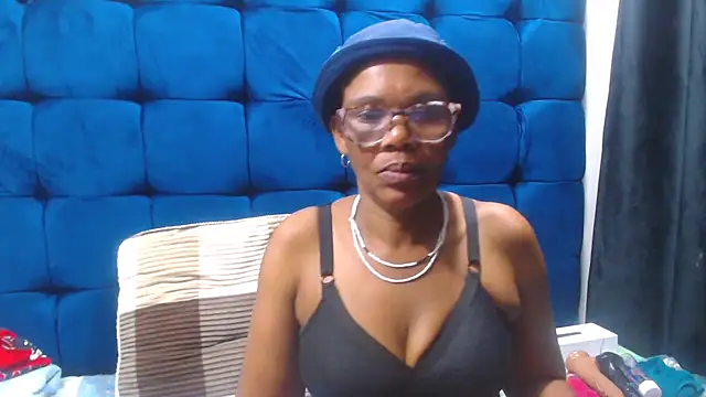 SexyBeverly  online show from 10.21.25