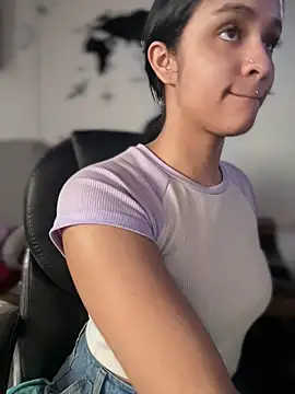 Snapshot of Isabella-Teen chatting on 05.11.26 Isabella-Teen online show from 05.11.26