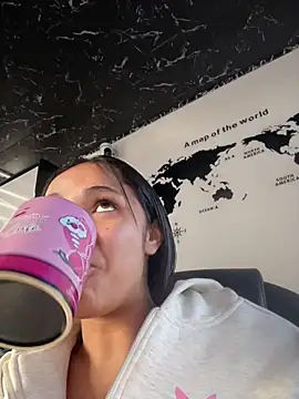 Snapshot of Isabella-Teen chatting on 05.20.26 Isabella-Teen online show from 05.20.26