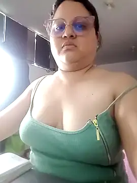Snapshot of Chiki_hot92 chatting on 10.02.25 Chiki hot92 online show from 10.02.25