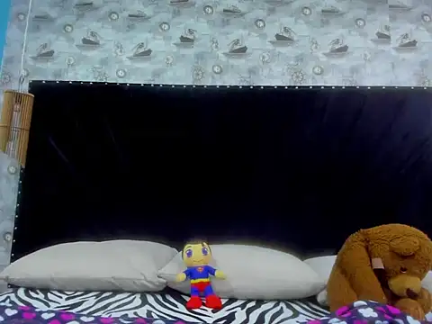 Snapshot of Karol-Horny chatting on 09.29.25 Karol-Horny online show from 09.29.25