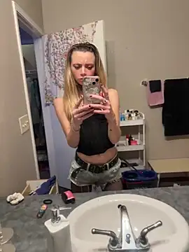 Snapshot of cuminhot69 chatting on 10.19.25 cuminhot69 online show from 10.19.25