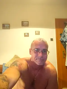 Snapshot of chcem1975 chatting on 09.22.25 chcem1975 online show from 09.22.25