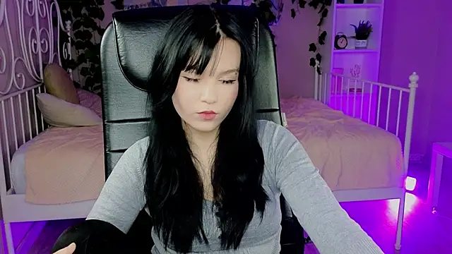 Aurora Gilbert online show from 10.16.25