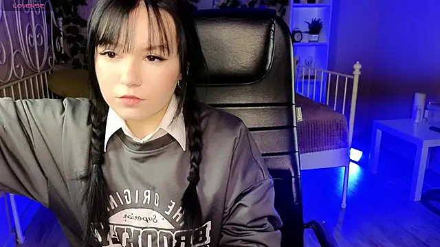Aurora Gilbert online show from 10.20.25