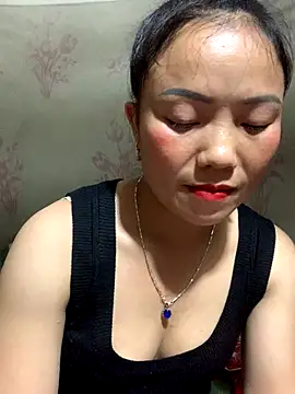 Snapshot of _losrt_cherry_ chatting on 10.11.25  losrt cherry  online show from 10.11.25