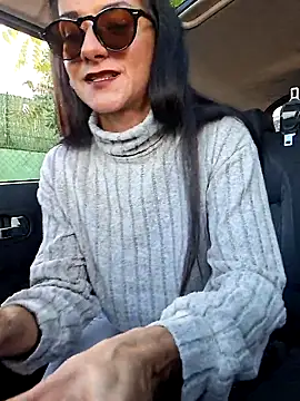 Snapshot of Lauraxxsteen chatting on 11.12.25 Lauraxxsteen online show from 11.12.25