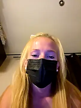 Snapshot of cheey-enne09 chatting on 09.18.25 cheey-enne09 online show from 09.18.25