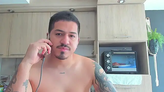 Snapshot of Arnolwilliams chatting on 09.24.25 Arnolwilliams online show from 09.24.25