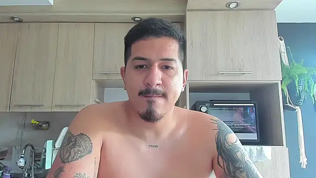 Snapshot of Arnolwilliams chatting on 10.14.25 Arnolwilliams online show from 10.14.25