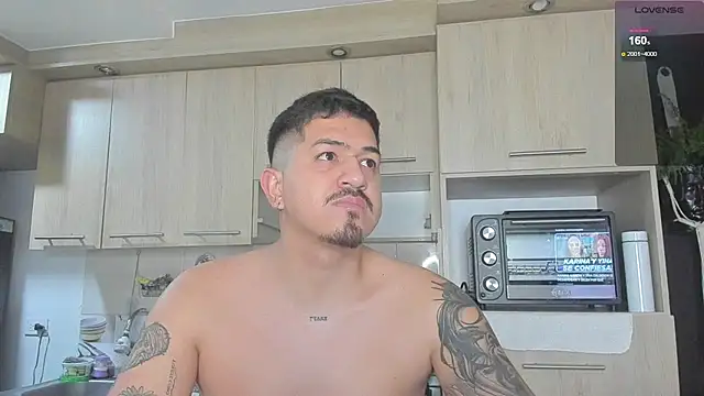 Snapshot of Arnolwilliams chatting on 10.31.25 Arnolwilliams online show from 10.31.25