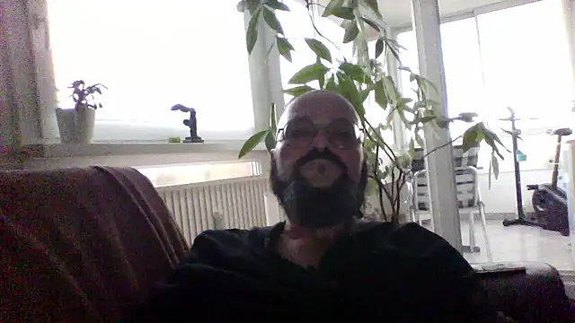 Snapshot of Rascran1 chatting on 11.17.25 Rascran1 online show from 11.17.25