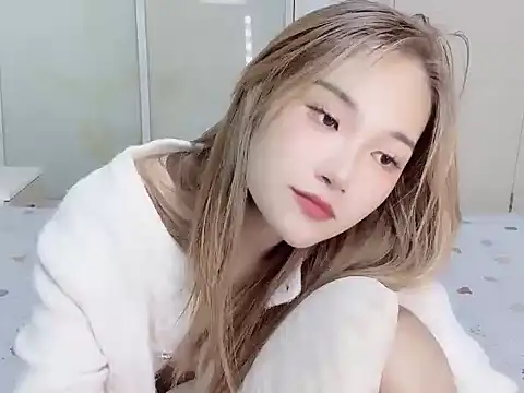 Snapshot of W-Sunflower chatting on 09.18.25 W-Sunflower online show from 09.18.25