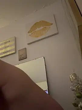 Snapshot of Ariasweetaspie chatting on 02.25.26 Ariasweetaspie online show from 02.25.26