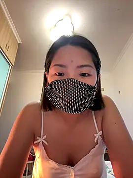 TiNa wiwi online show from 10.24.25