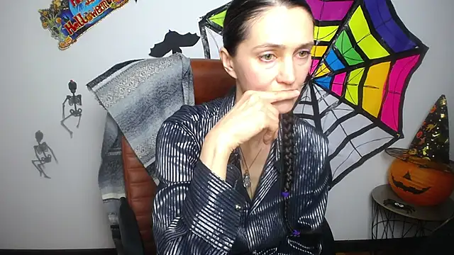 TayaFinch online show from 10.31.25