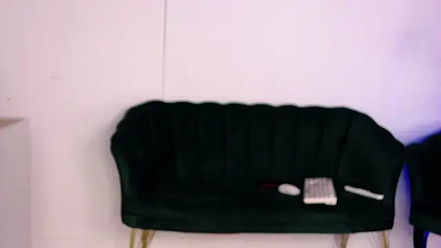 AmiraRees online show from 10.04.25