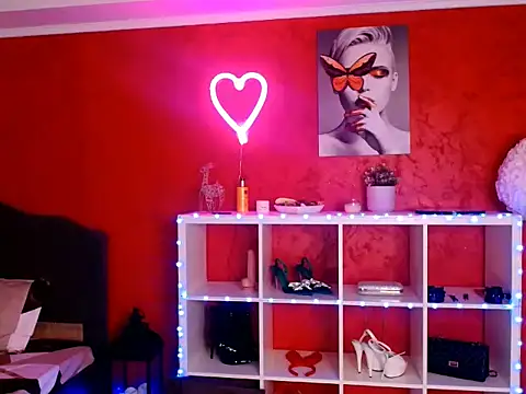 SuzanStacks online show from 09.25.25