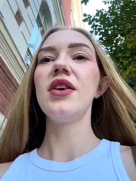 MilaMoone online show from 09.23.25