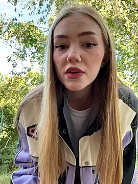 MilaMoone online show from 09.28.25