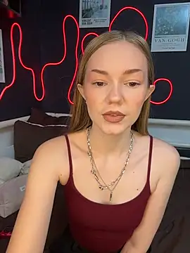 MilaMoone online show from 02.15.26