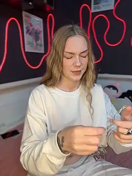 MilaMoone online show from 04.01.26