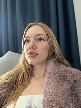 Snapshot of MilaMoone chatting on 08.01.26 MilaMoone online show from 08.01.26