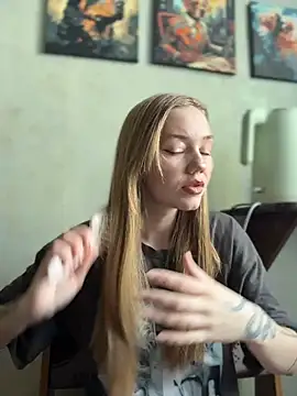 Snapshot of MilaMoone chatting on 08.05.26 MilaMoone online show from 08.05.26