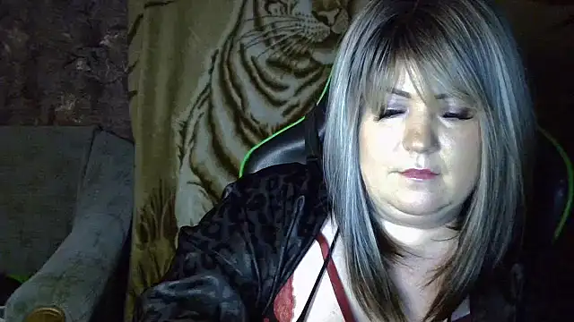 YuliiaSan online show from 10.17.25