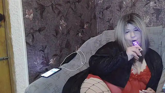 Snapshot of YuliiaSan chatting on 08.02.26 YuliiaSan online show from 08.02.26