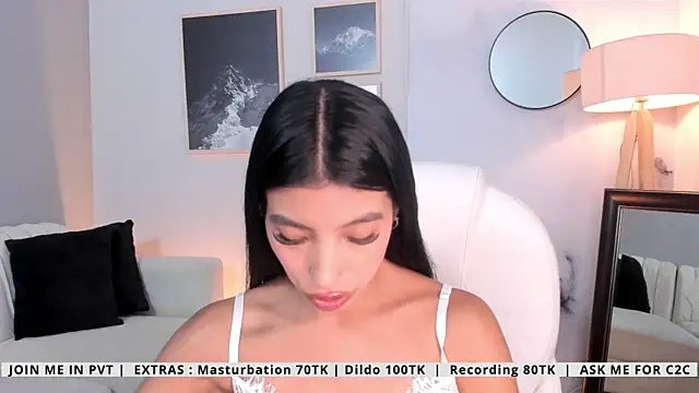 Snapshot of Tiffany_Low chatting on 05.06.26 Tiffany Low online show from 05.06.26