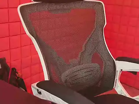 Snapshot of VyLouis2kk7 chatting on 10.17.25 VyLouis2kk7 online show from 10.17.25