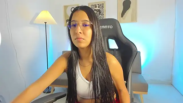 Snapshot of Valerygomez02 chatting on 11.12.25 Valerygomez02 online show from 11.12.25