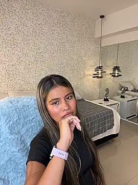 EMILIIA RICHTER   online show from 11.21.25