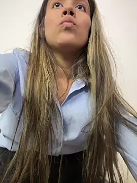Snapshot of EMILIIA_RICHTER__ chatting on 05.14.26 EMILIIA RICHTER online show from 05.14.26