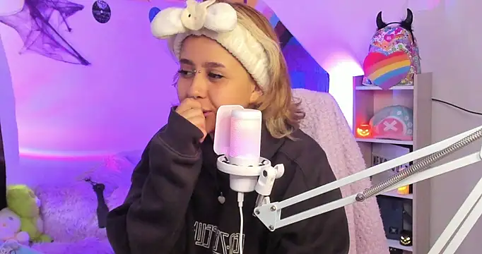 NekoWaifu online show from 10.04.25