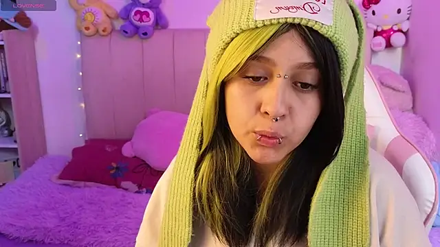 Snapshot of NekoWaifu chatting on 05.26.26 NekoWaifu online show from 05.26.26
