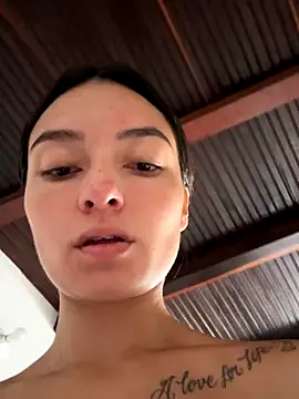 Snapshot of MiaKane99 chatting on 10.22.25 MiaKane99 online show from 10.22.25