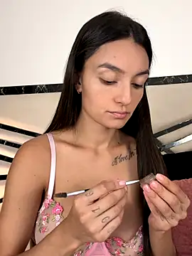 Snapshot of MiaKane99 chatting on 12.04.25 MiaKane99 online show from 12.04.25