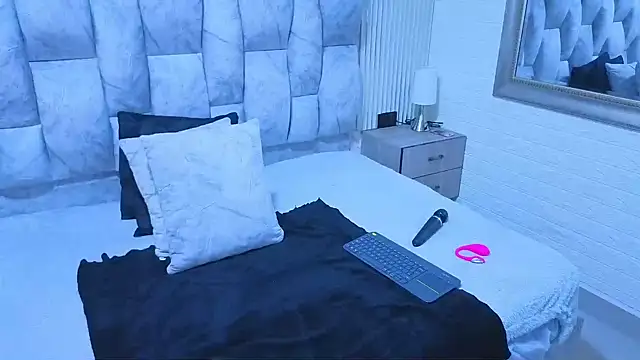 sofiagutierrez   online show from 11.15.25