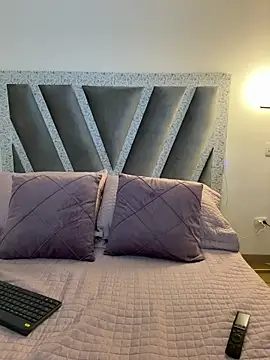 SophieeMills online show from 10.29.25